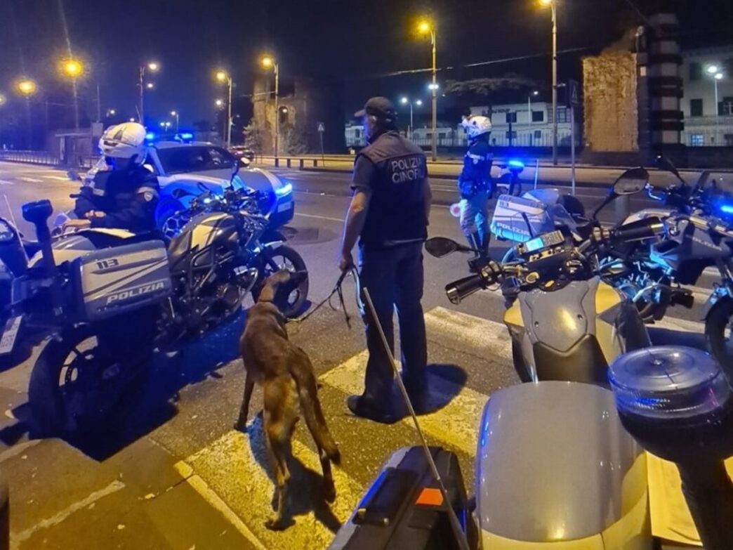 Operazione Di Polizia A Napoli