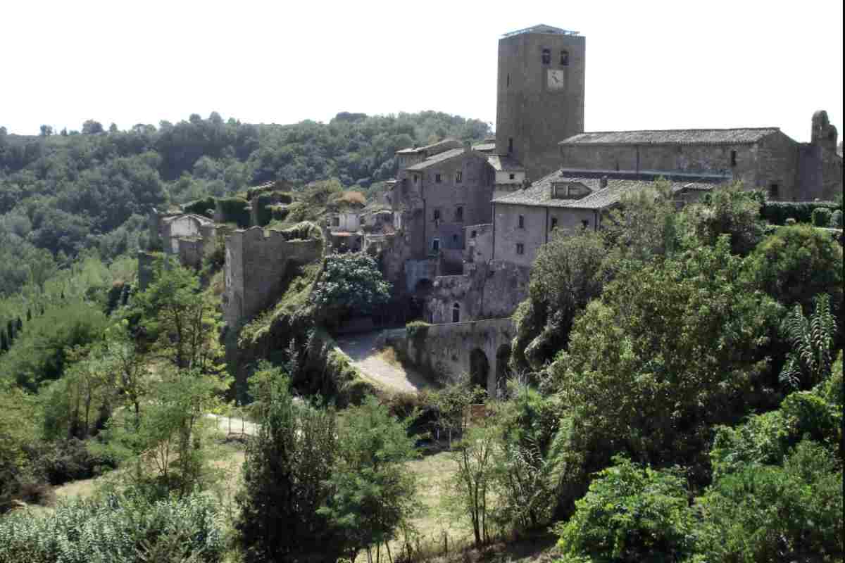 Secoli di storia e un fascino che incanta: tutto in un piccolo borgo a due passi da Roma