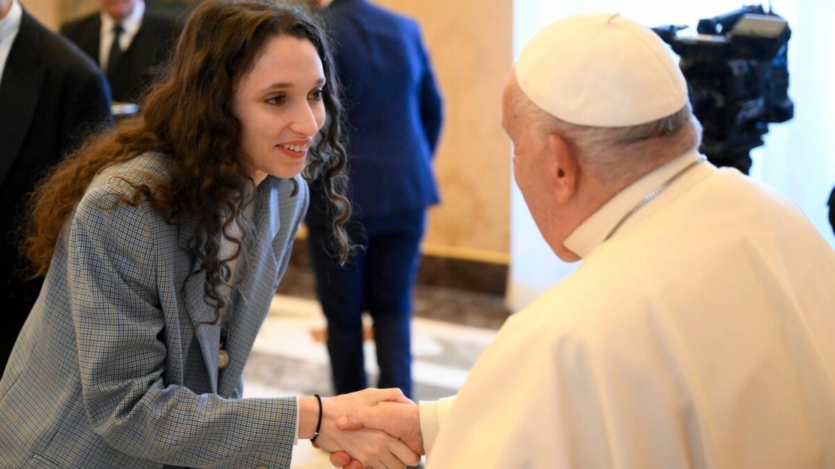 Papa Francesco: un appello ai giovani per coltivare la speranza e superare le avversità