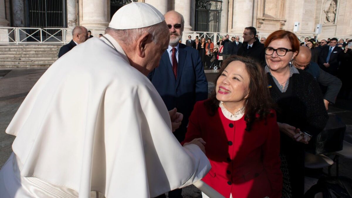 Papa Francesco annuncia la traduzione in cinese della catechesi: un passo storico verso l’inclusione