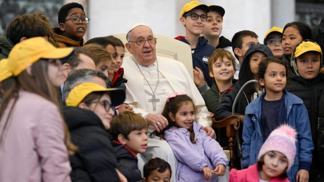 Papa Francesco Annuncia Le Can