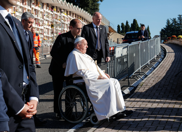 Papa Francesco Celebra La Mess