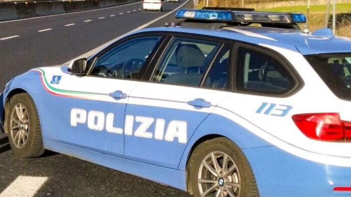 Polizia Stradale Salva Un Pazi