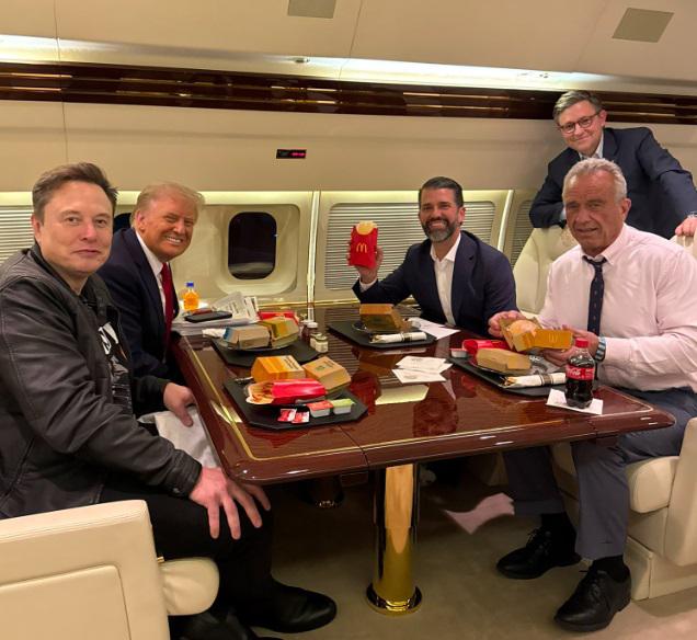 Pranzo tra i Giganti: Trump, Musk e Kennedy Jr. in una Tavola Sotto i Riflettori