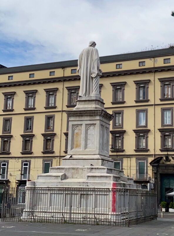 Presidio dell’esercito h24 in Piazza Dante a Napoli: maggiore sicurezza per residenti e turisti