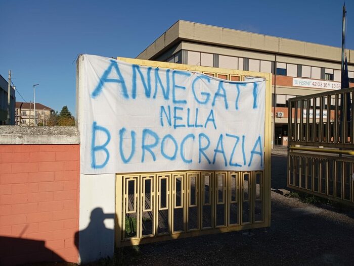 Protesta degli studenti del Liceo Fermi di Sulmona contro la mancata ripresa delle aule