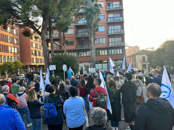 Proteste a Pescara contro l’abbattimento selettivo di cervi: tensioni e posizioni politiche