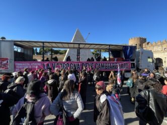 Proteste A Roma3A Bruciata Una