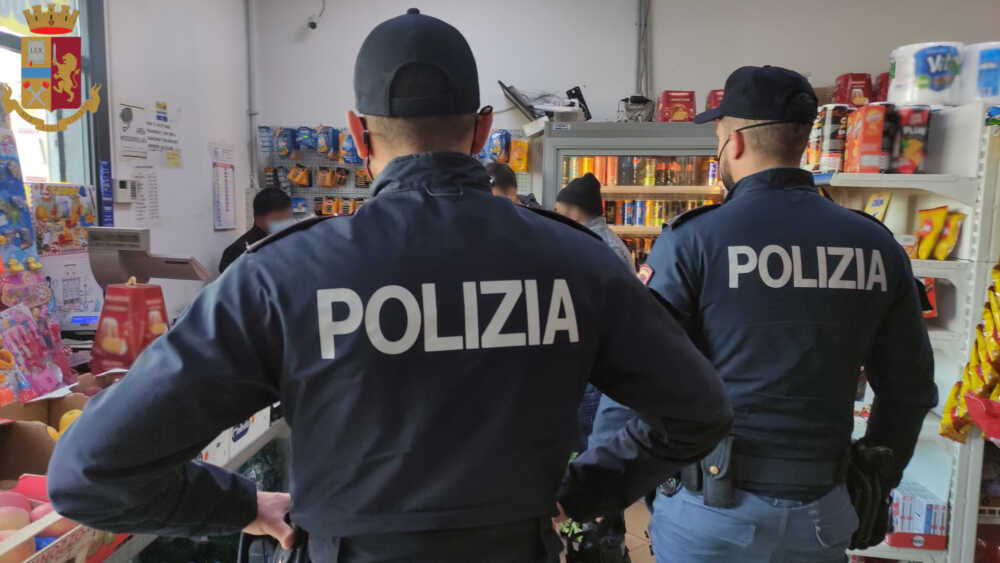 Rapina in mini market a Roma: arrestato un uomo di 40 anni grazie alle telecamere