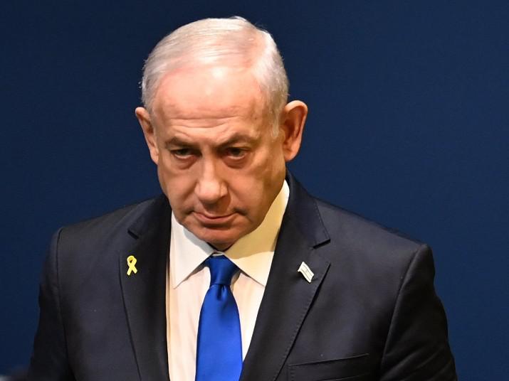 Razzo di segnalazione colpisce l’abitazione di Netanyahu: la situazione si aggrava in Israele