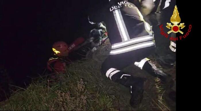 Recupero straordinario di un cane nel fiume Metauro a Terre Roveresche