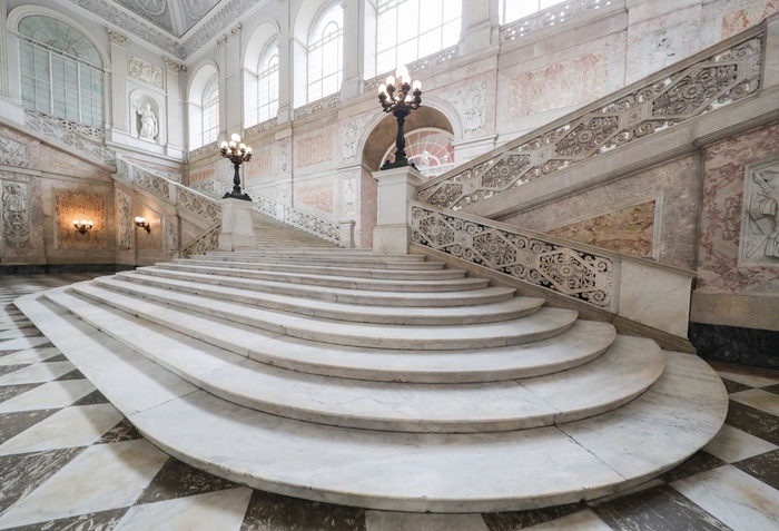 Restauro dello Scalone d’Onore e lavori per la Cappella Reale al Palazzo Reale di Napoli