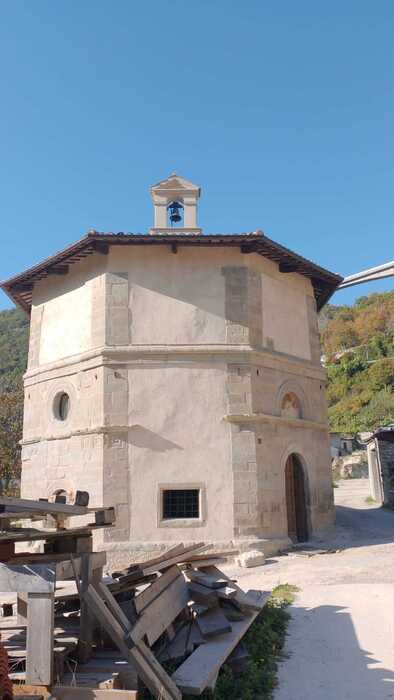 Riapre a Capodacqua il Tempietto Ottagonale della Madonna del Sole, simbolo di resilienza comunitaria