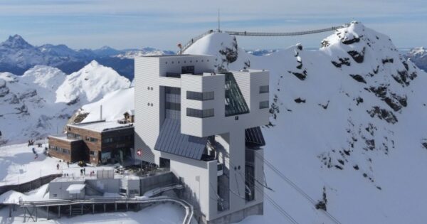 Riapre il ristorante del Glacier 3000: una nuova gemma alpina sostenibile in Svizzera