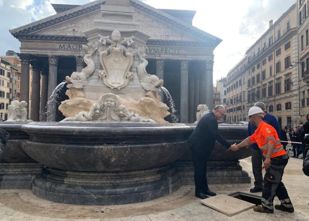 Roma Riaccende La Bellezza Del