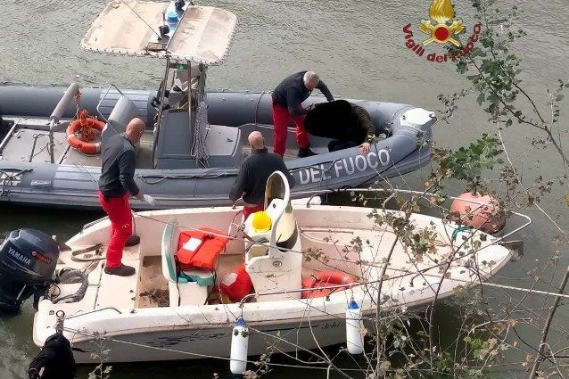 Salvataggio nel Tevere: vigili del fuoco recuperano un uomo di 60 anni a Ponte Testaccio