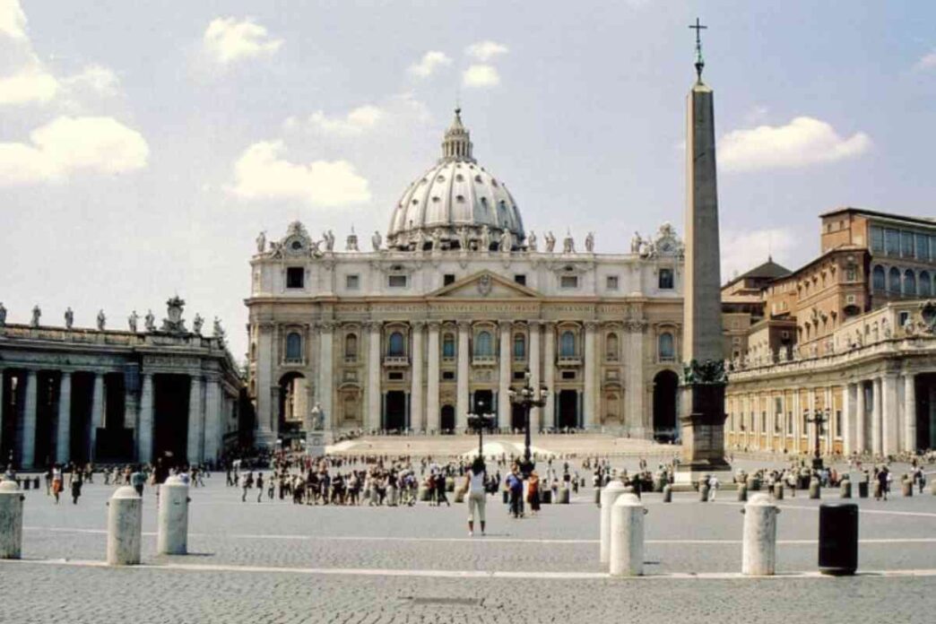 I Giardini Vaticani, noti anche come giardini papali, sono un esempio magnifico di architettura paesaggistica e arte botanica