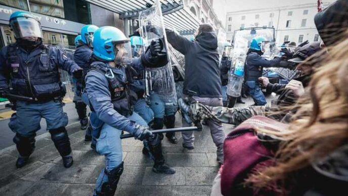 Scontri a Torino durante il co