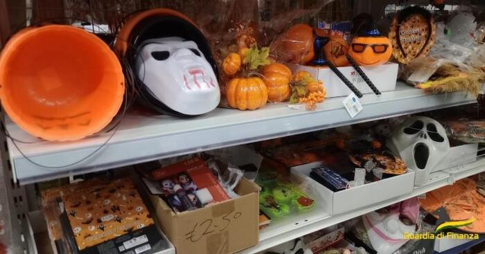 Sequestrati oltre 30 mila articoli non sicuri a Cosenza: controlli intensificati in vista di Halloween