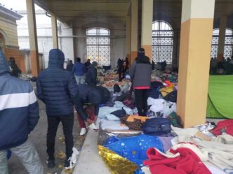 Sgombero Migranti Al Porto Vec