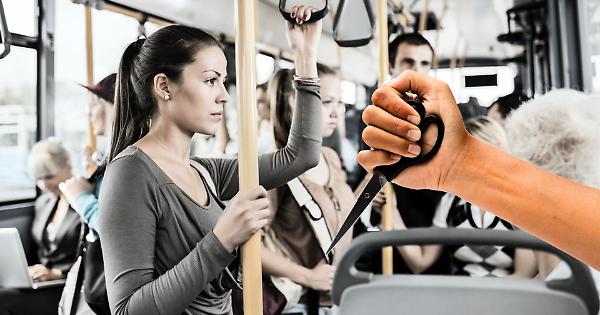 Sospetto Armato Su Autobus A C