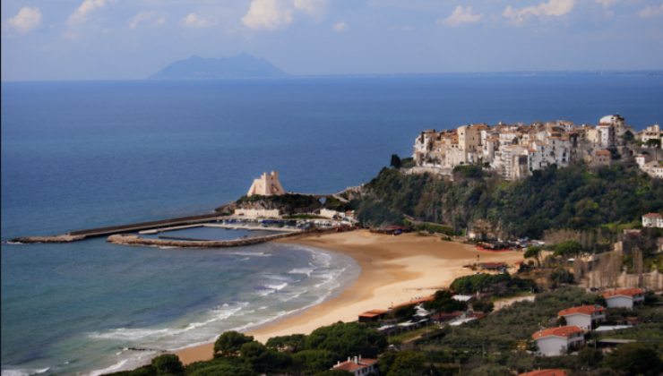 Sperlonga borgo bellissimo affacciato sul mare 