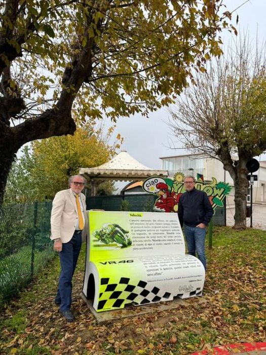 Tavullia celebra Valentino Rossi con nuove panchine letterarie nello Yellow Park