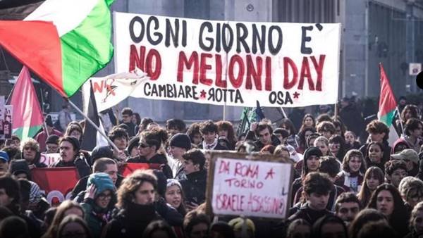 Tensione a Torino: studenti protestano contro la politica scolastica e sostegno alla Palestina