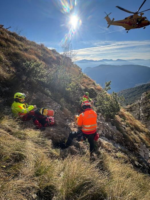 Tragica caduta di un quattordicenne sul Monte Bondone: soccorsi tempestivi in elicottero