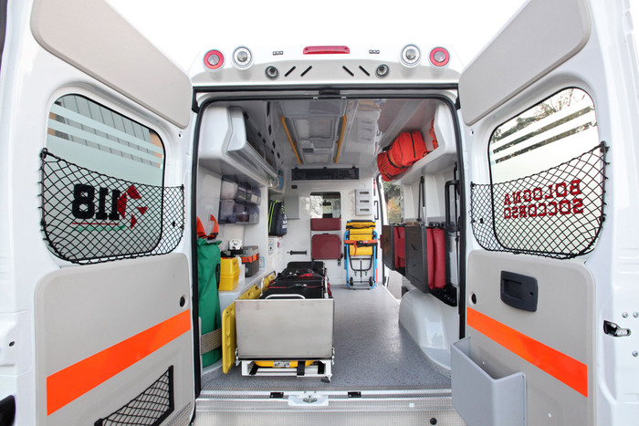 Tragico incidente a Bologna: ciclista perde la vita investito da un camion della raccolta rifiuti