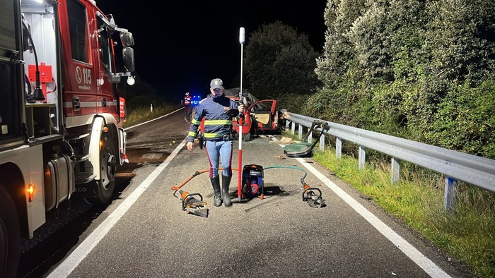 Tragico incidente stradale: due morti e un ferito grave in scontro frontale in Sardegna