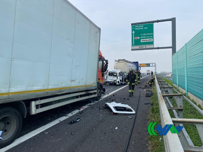 Tragico incidente sull’A4: una donna perde la vita coinvolta tra mezzi pesanti