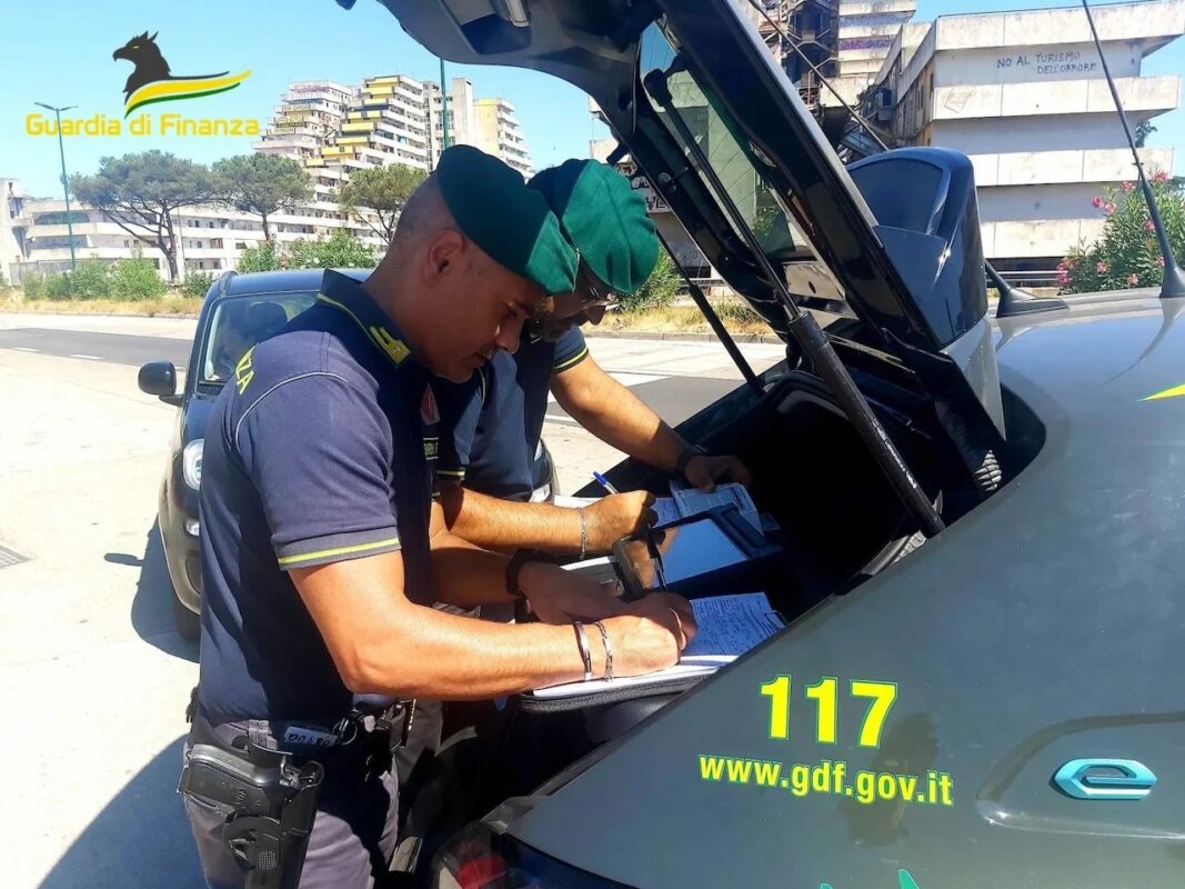 Tre arresti per droga a Castellammare: operazioni della Guardia di Finanza