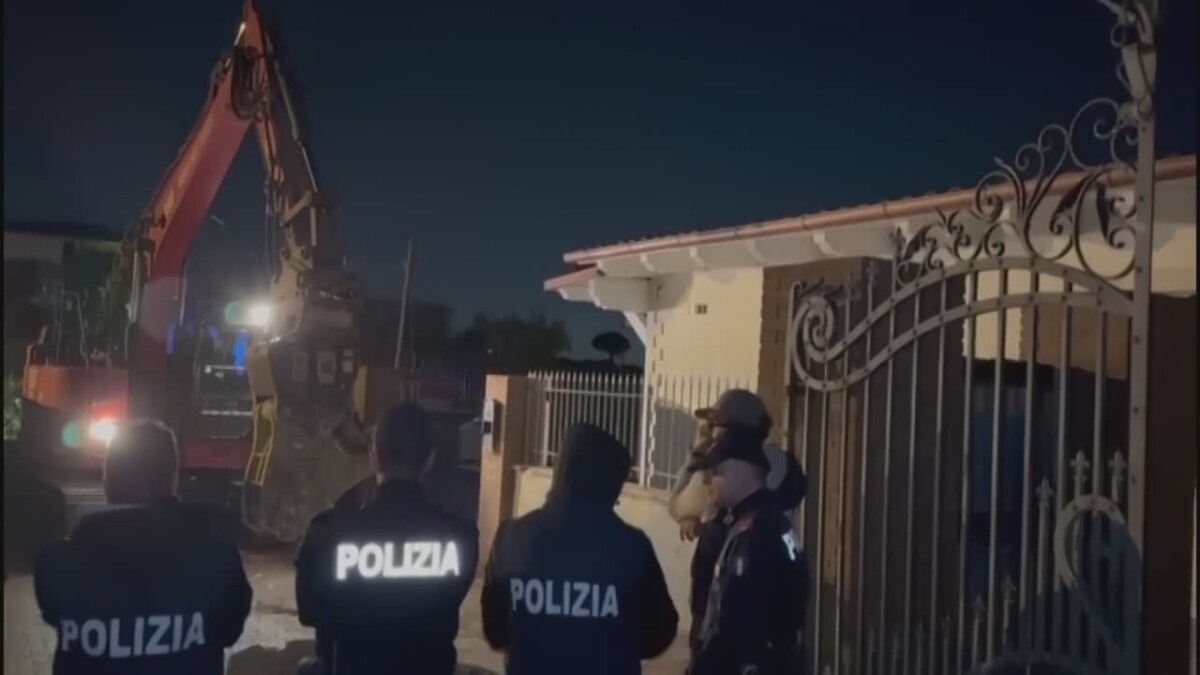 Tre uomini arrestati per furto di materiali da cantiere dopo demolizioni di ville abusive a Roma