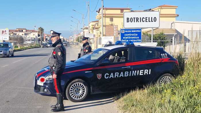 Truffa a Catanzaro: anziana derubata da falsi carabinieri e avvocati