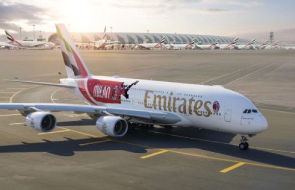 Un A380 di Emirates festeggia