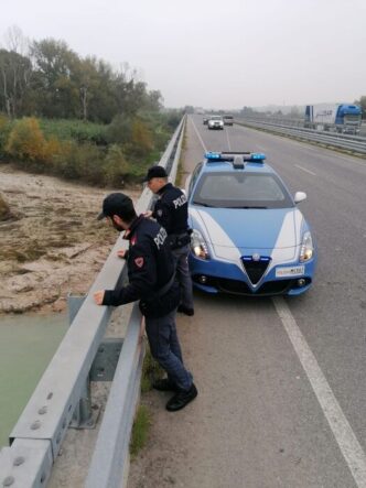 Un Gesto Di Umanitc3A03A La Polizi