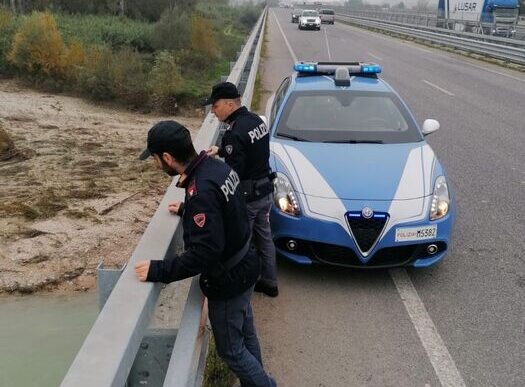 Un Gesto Di Umanitc3A03A La Polizi