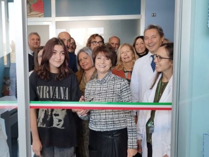 Una scuola dentro l’ospedale: inaugurata la sezione educativa per giovani pazienti a Cremona