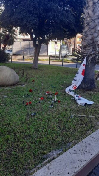 Vandali in azione a Piazza Vit