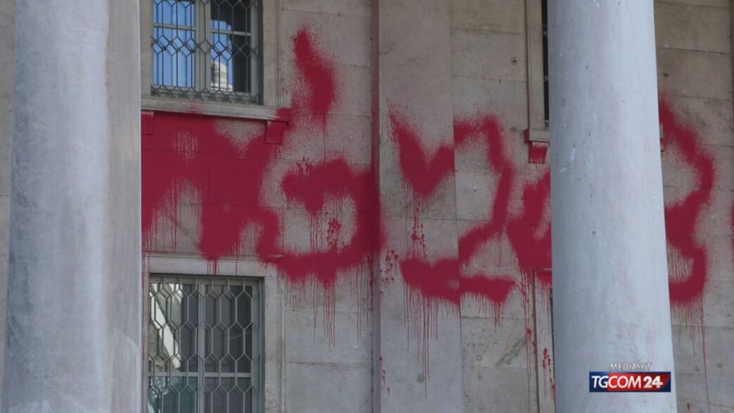 Vandalismo Contro Il Comune Di