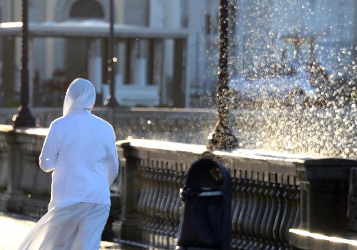 Vento tempesta in Toscana: raffiche forti e allerta per mareggiate nelle prossime ore