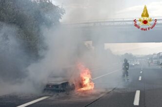 Vettura In Fiamme Sulla A143A C