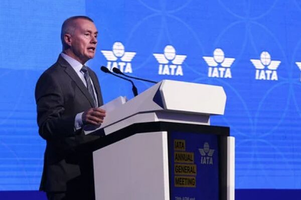 Willie Walsh alla conferenza Iata: il cielo unico europeo quale soluzione per ridurre le emissioni