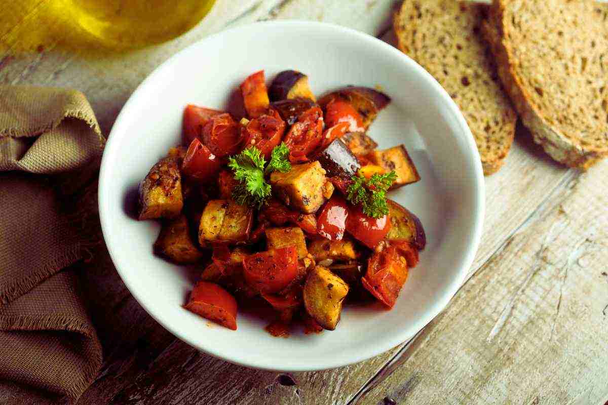 Caponata di melanzane, il grande classico rivisto da Giorgio Locatelli: aggiunge sempre questo