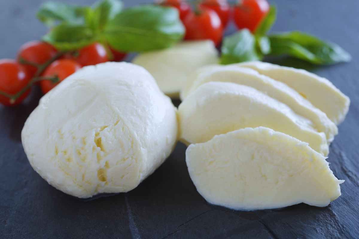 Mozzarella: Le Caratteristiche Per Capire Se È Buona