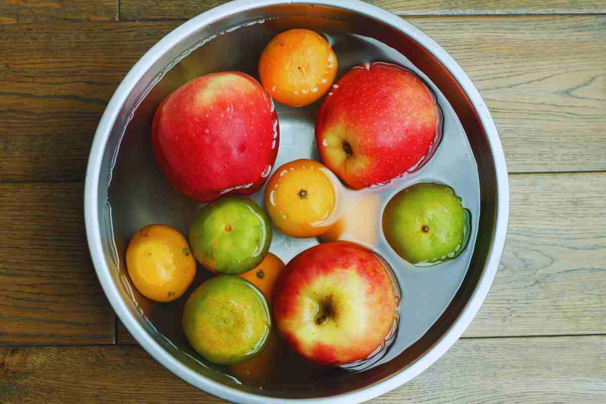 come pulire la frutta per eliminare i pesticidi