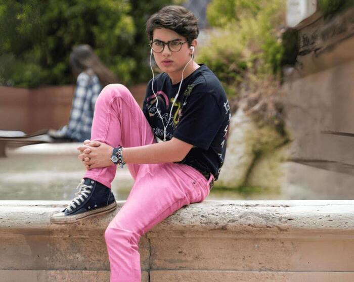 22Il ragazzo dai pantaloni rosa