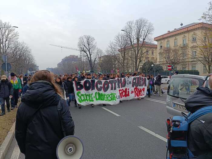 Corteo di studenti a Torino3A u