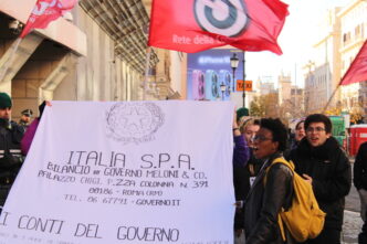 Giovani in protesta contro la